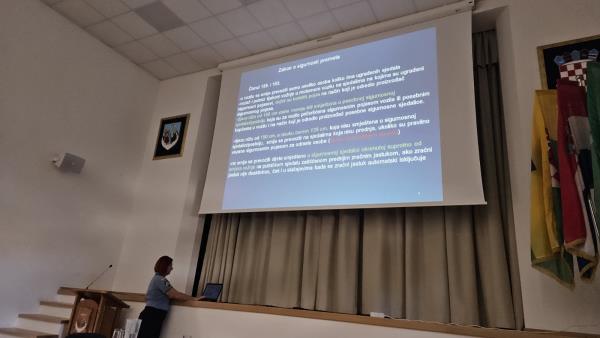 foto/IMG-37b4cf071a604e09bb565b3d6489a8fb-V