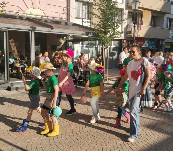 foto/IMG-4ed78477c3fe2b85231dfeafec819180-V