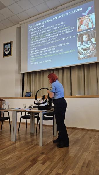 foto/IMG-800a83383c0f125e641dc3338a37076c-V