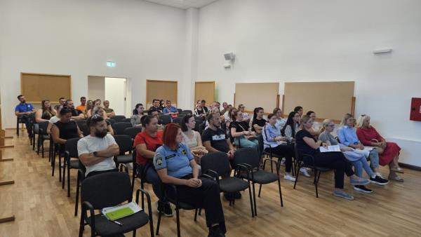 foto/IMG-c7f1cd605693d8876375266521b26987-V