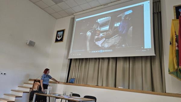 foto/IMG-e0b494d9556941692a01f981e6d5b74f-V